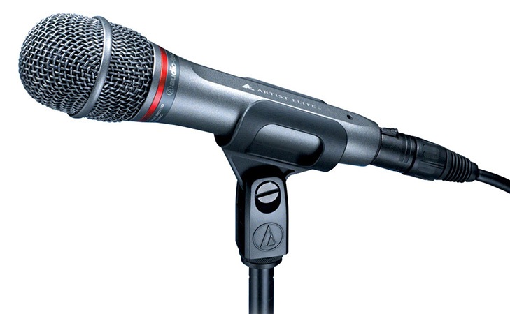 Для вещания интернет-радиостанции подойдет любой вокальный микрофон.