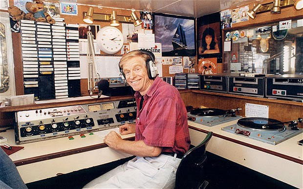 Том Лодж был диджеем на первой офшорной пиратской радиостанции в Великобритании